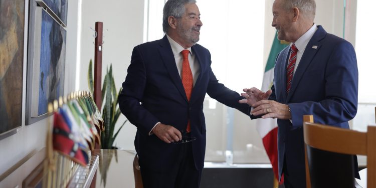 Acuerdan De la Fuente y Johnson conducir relación México-EEUU sobre la base de cooperación y respeto mutuo