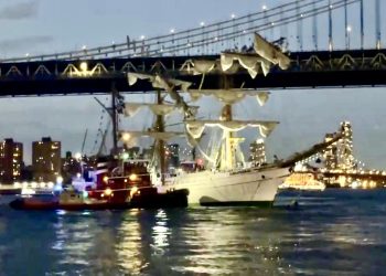 ¡Choque en Nueva York! Buque Cuauhtémoc impacta el Puente de Brooklyn