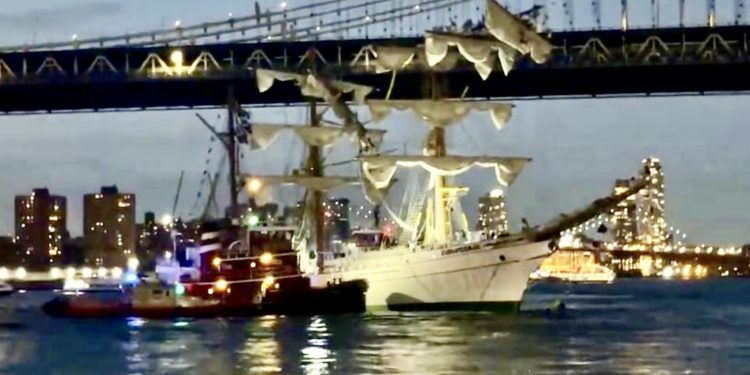 ¡Choque en Nueva York! Buque Cuauhtémoc impacta el Puente de Brooklyn