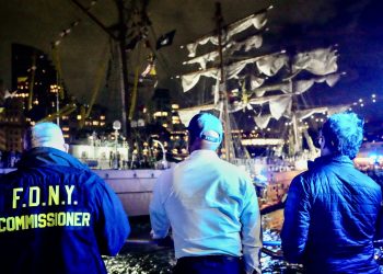 Alcalde de Nueva York, Eric Adams, informa de 2 muertos tras choque de Buque Cuauhtémoc contra puente de Brooklyn
