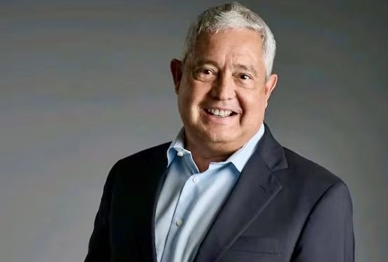 Carlos Velázquez de León ofrecerá disculpa pública a Fernández Noroña por agresión en AICM