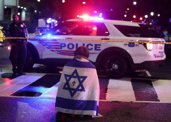 Dos miembros del personal de la embajada israelí mueren en un tiroteo en Washington, sospechoso detenido