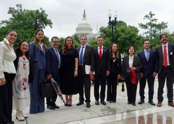 Moctezuma celebra reducción del impuesto a remesas en EEUU