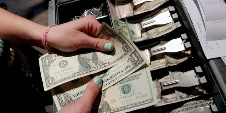 Impuesto del 3.5% a remesas equivale a pensión de 527 mil adultos mayores: Ignacio Mier