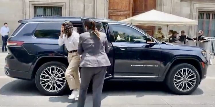 Fiscal de CDMX visita Palacio Nacional tras asesinato de funcionarios cercanos a Clara Brugada