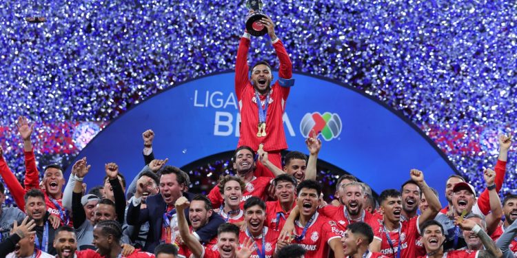Toluca rompe sequía de 15 años y frustra el tetracampeonato del América