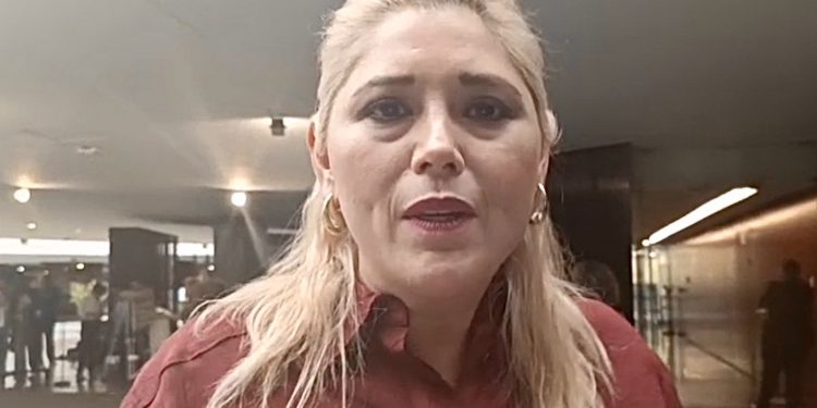 Senadora Verónica Camino llama a votar informados en elección del Poder Judicial