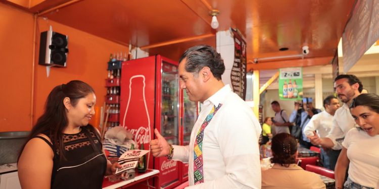 Sergio Gutiérrez Luna invita a votar en elección judicial durante recorrido en Puebla