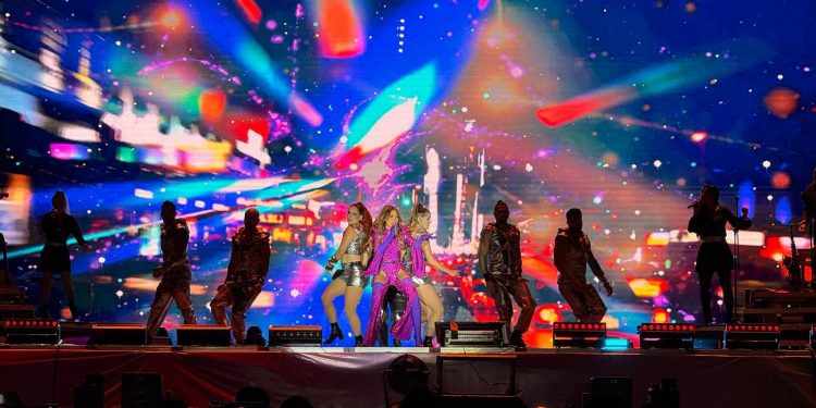 Gloria Trevi se presenta con éxito en Tecámac