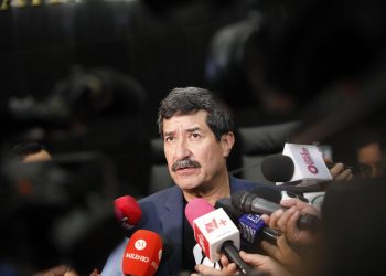 Corral urge escuchar a exempleados del IFT en debate legislativo