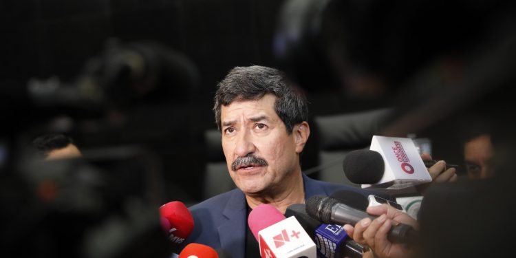 Corral urge escuchar a exempleados del IFT en debate legislativo