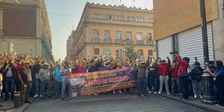 Sheinbaum mantiene diálogo abierto con la CNTE pese a bloqueos en Palacio Nacional