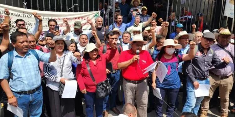 CNTE rechaza de nuevo propuestas del gobierno y exige diálogo directo con la presidenta