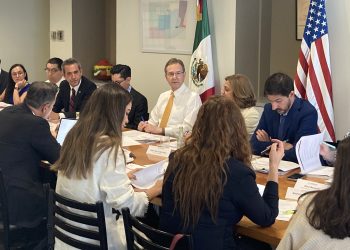 Senadores y embajador Moctezuma se movilizan contra impuesto a remesas