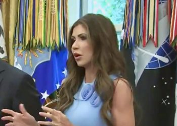 Kristi Noem acusa a Claudia Sheinbaum de incitar manifestaciones en EEUU