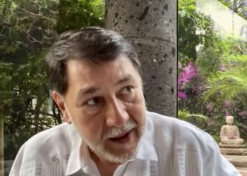 Fernández Noroña niega responsabilidad en impuesto a remesas y denuncia campaña de desprestigio