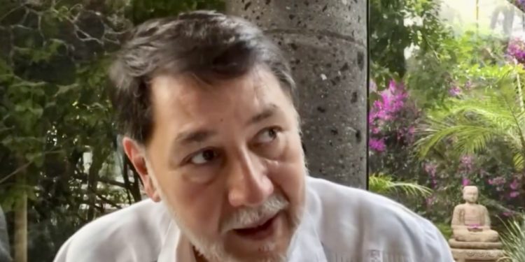 Fernández Noroña niega responsabilidad en impuesto a remesas y denuncia campaña de desprestigio