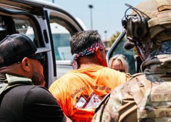 Sheinbaum confirma detención de 61 connacionales en redadas migratorios en Los Ángeles