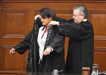 Senadores de Morena y PVEM presentan iniciativa para eliminar uso de toga en la SCJN