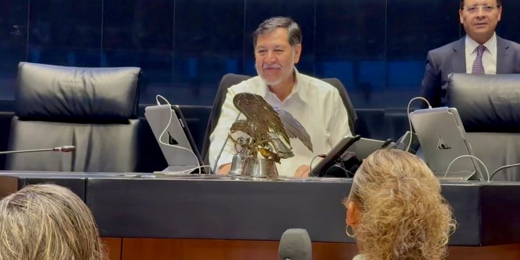 Fernández Noroña guarda silencio tras llamado de atención de Sheinbaum por confrontación con senador de EEUU