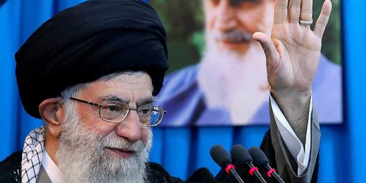 Jameneí advierte a Israel un “destino amargo y doloroso” tras muerte de altos mandos iraníes