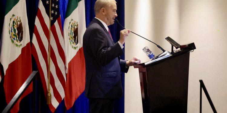 Embajador Johnson aclara: No hay alivios arancelarios a cambio de indagar a políticos