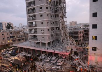 Escala el conflicto entre Israel e Irán con ataques mortales y advertencias a civiles