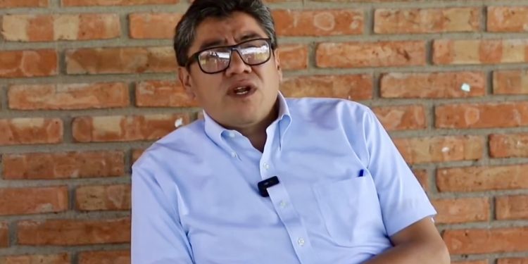 Saúl Monreal desmiente rumores de “plumas oscuras”y denuncia campaña para desacreditarlo