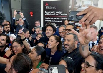 Sheinbaum llega a Calgary para participar en Cumbre del G7; la reciben con “El Cielito Lindo”