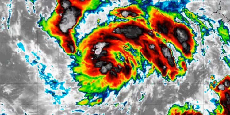 Activa Sheinbaum planes DN-III-E y Marina ante posible impacto del huracán “Erick”