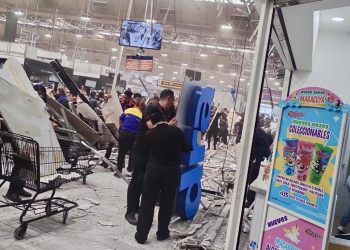 Se desploma plafón en tienda Chedraui de alcaldía Benito Juárez; hay una mujer lesionada