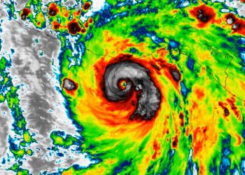 Huracán “Erick” se intensifica a categoría 3; amenaza con vientos catastróficos e inundaciones en el sur de México