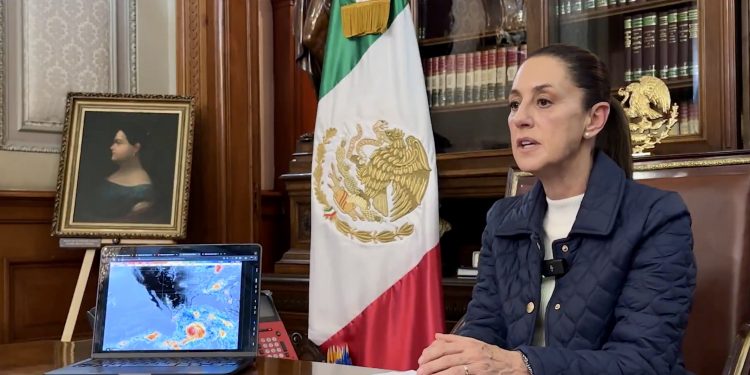 Llama Sheinbaum a extremar precauciones ante el impacto del huracán “Erick” en Oaxaca y Guerrero; pide mantener la calma