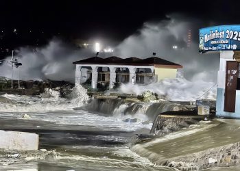 Toca tierra el huracán “Erick” como categoría 3 en Oaxaca; reportan severas afectaciones pero sin víctimas mortales