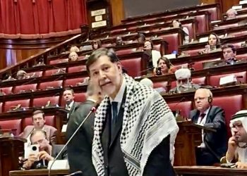 Fernández Noroña alza la voz por Palestina en foro interreligioso en Roma