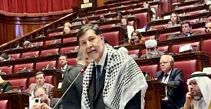 Fernández Noroña alza la voz por Palestina en foro interreligioso en Roma