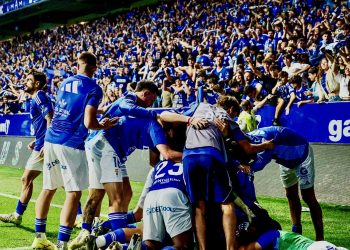 Real Oviedo regresa a Primera tras 24 años con épica remontada y victoria sobre Mirandés