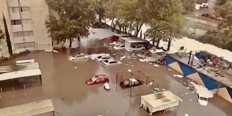 Emergencia en Naucalpan, presa “Los Cuartos” se desborda e inunda colonias