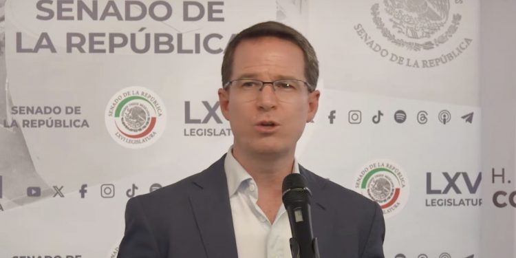 Ricardo Anaya acusa al oficialismo de legislar “en lo oscurito” y alerta sobre riesgos de control político y vigilancia masiva