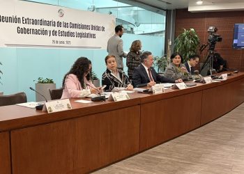 Aprueban comisiones del Senado reformas para crear CURP biométrica y Plataforma Única de Identidad; oposición acusa vigilancia masiva