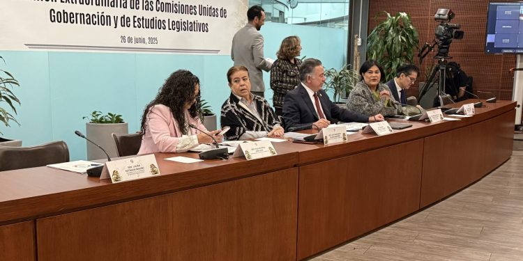 Aprueban comisiones del Senado reformas para crear CURP biométrica y Plataforma Única de Identidad; oposición acusa vigilancia masiva