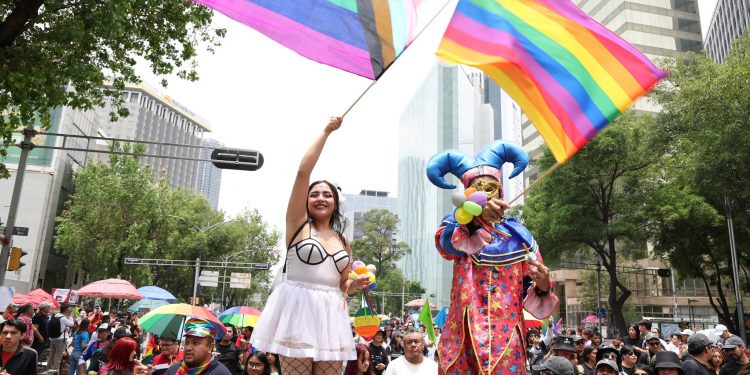 Histórica Marcha del Orgullo reúne a 800 mil en CDMX