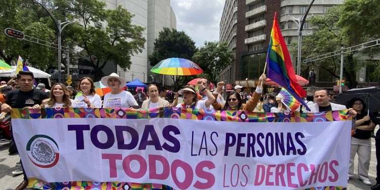 Senadores morenistas refrendan apoyo a derechos LGBTQ+ en Marcha del Orgullo