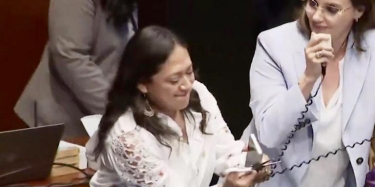 “No agredí, solo aparté las tijeras”; Morena minimiza pleito con Lilly Téllez y prepara defensa legal