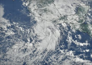 Sheinbaum alerta por tormenta tropical Flossie, pide extremar precauciones; podría convertirse en huracán frente a costas del Pacífico