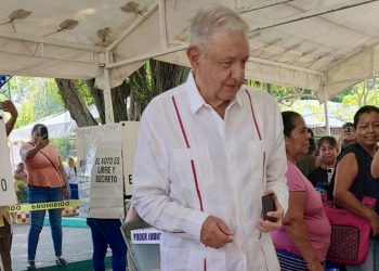 AMLO reaparece en Palenque para votar en histórica elección del Poder Judicial