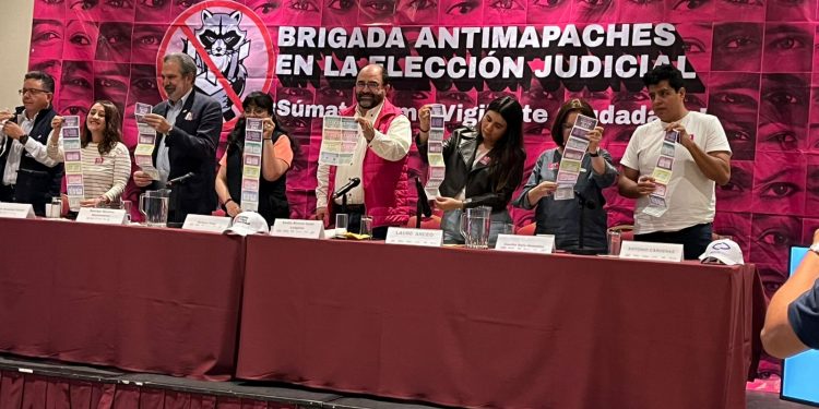 Brigada Antimapaches denuncia pago de hasta 4 mil pesos por repartir acordeones durante elección judicial