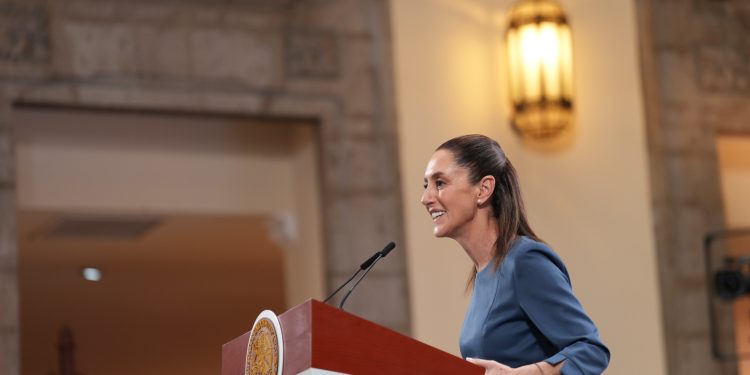 Sheinbaum rechaza impuestos a remesas y confirma que va delegación a EEUU
