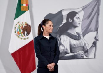 Sheinbaum acusa al PAN de “golpeteo” y defiende nueva ley de telecomunicaciones