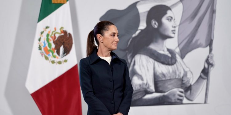 Sheinbaum acusa al PAN de “golpeteo” y defiende nueva ley de telecomunicaciones